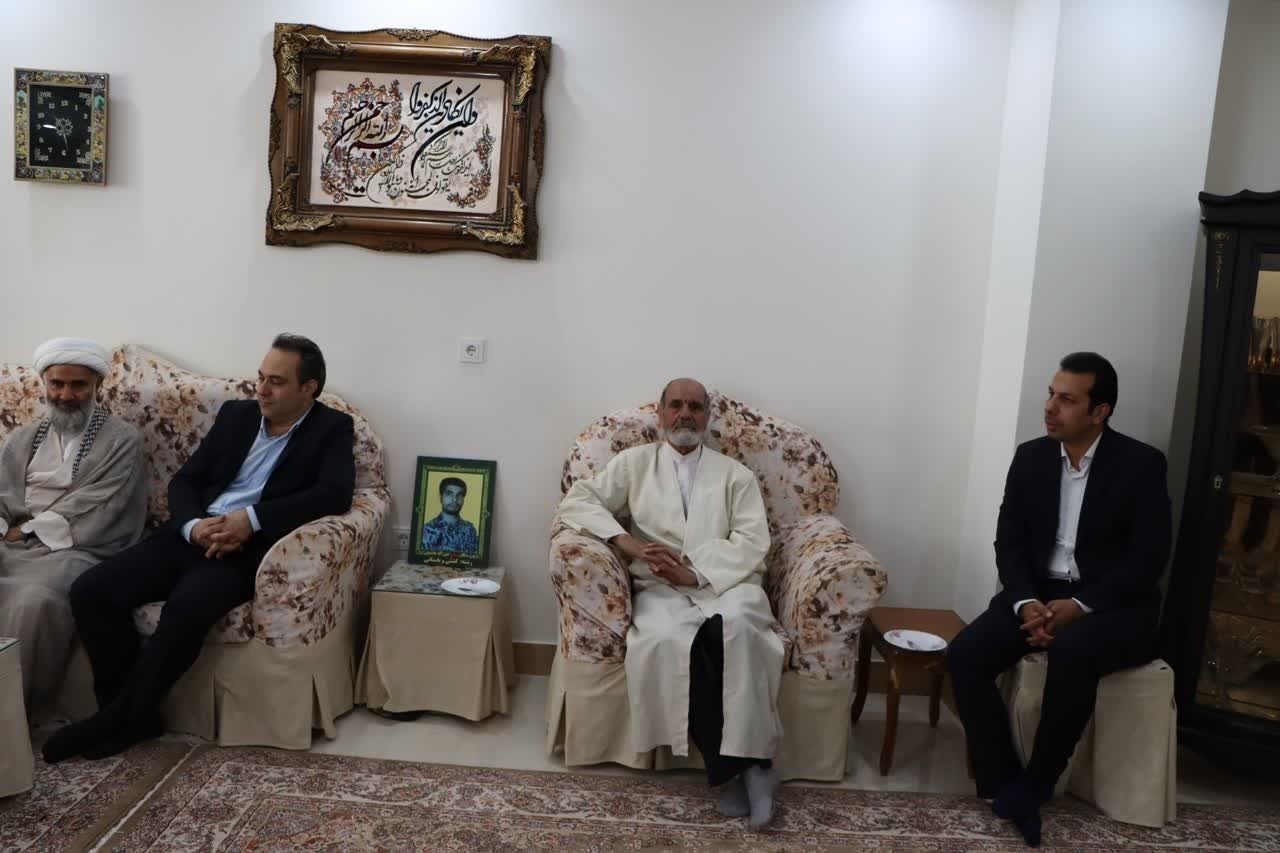 در آستانه سالروز شهادت شهید «نبی‌الله هاشمی» صورت گرفت؛ تجدید میثاق دانشگاه فرهنگیان قزوین با خانواده شهید