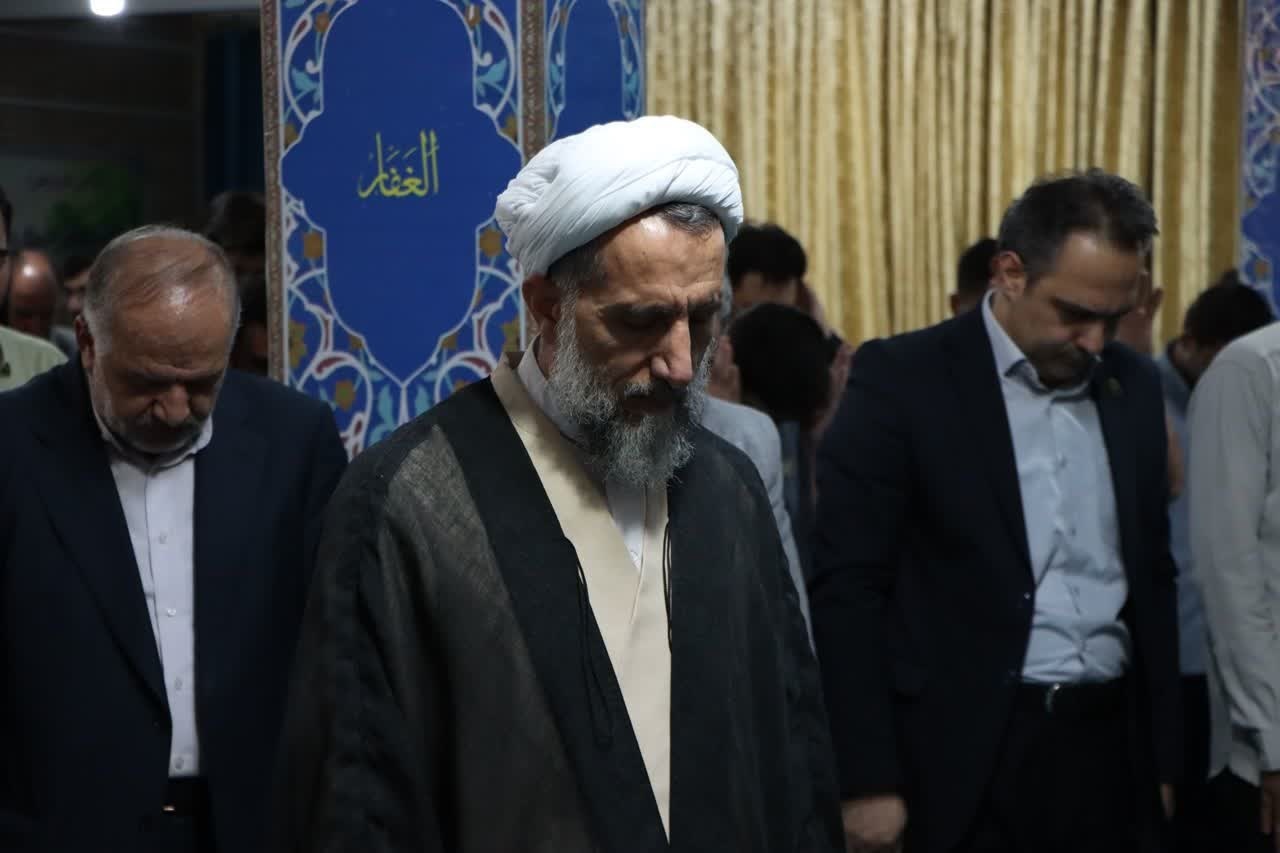 اقامه نماز جماعت ظهر و عصر و نشست صمیمی دانشجویان دانشگاه فرهنگیان استان قزوین با نماینده ولی‌فقیه در استان و امام جمعه قزوین