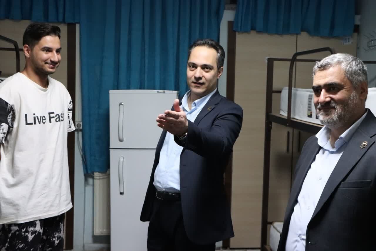 بازدید سرزده رییس دانشگاه فرهنگیان استان قزوین از سلف سرویس و خوابگاه دانشجویی
