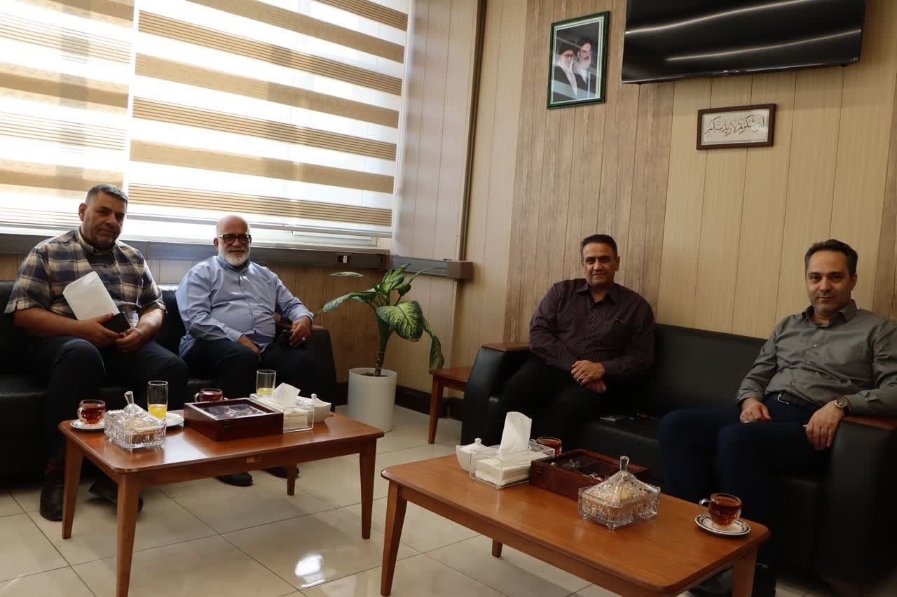 به مناسبت هفته دفاع مقدس  فرماندهان و رزمندگان دوران دفاع مقدس  با رئیس دانشگاه فرهنگیان دیدار و گفتگو کردند