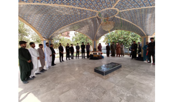 اعزام بیش از ۳۰۰ نفر از دانشجو معلمان، اعضای هیئت علمی و کارکنان دانشگاه فرهنگیان استان سیستان و بلوچستان به مراسم وداع با پیکر مطهر قائد شهید امت در مشهد مقدس