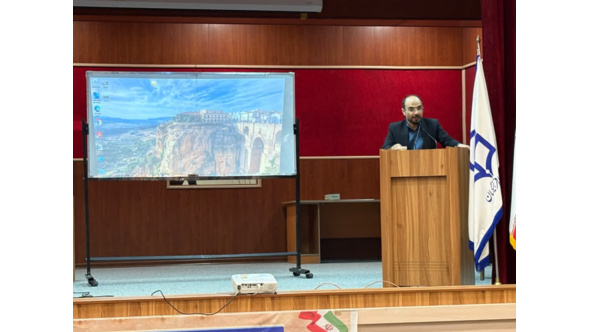 برگزاری دوره آموزشی ارزیابی شایستگی‌های معلمی داوطلبان ورود به دانشگاه فرهنگیان در دانشکده علوم اجتماعی و هنر