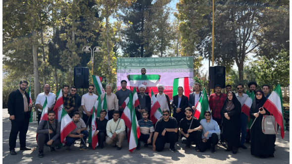 تجمع دانشگاهیان و برافراشتن پرچم ایران اسلامی