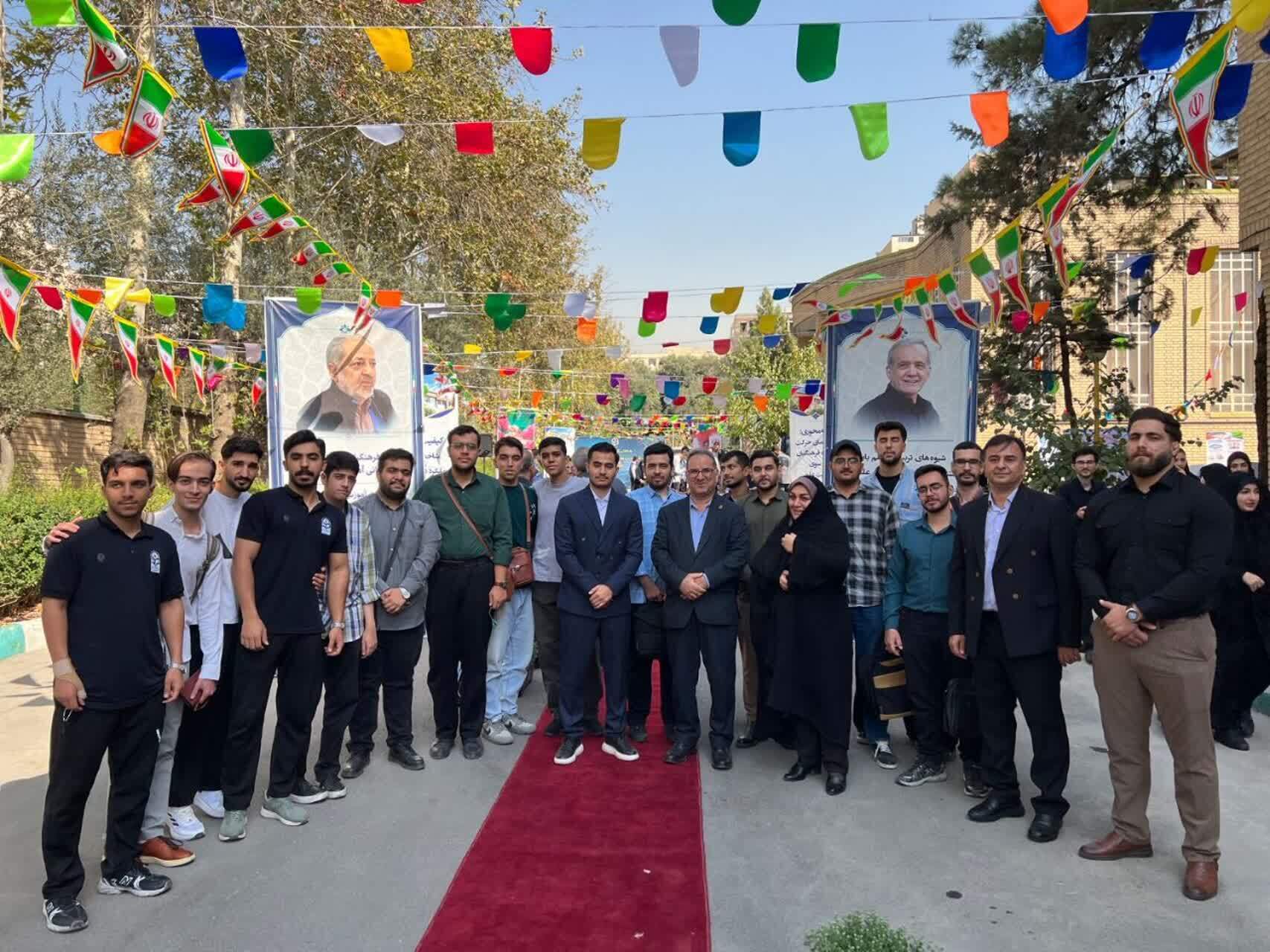 حضور اعضای دانشکده علوم انسانی شهید چمران در مراسم دیدار با وزیر آموزش و پرورش