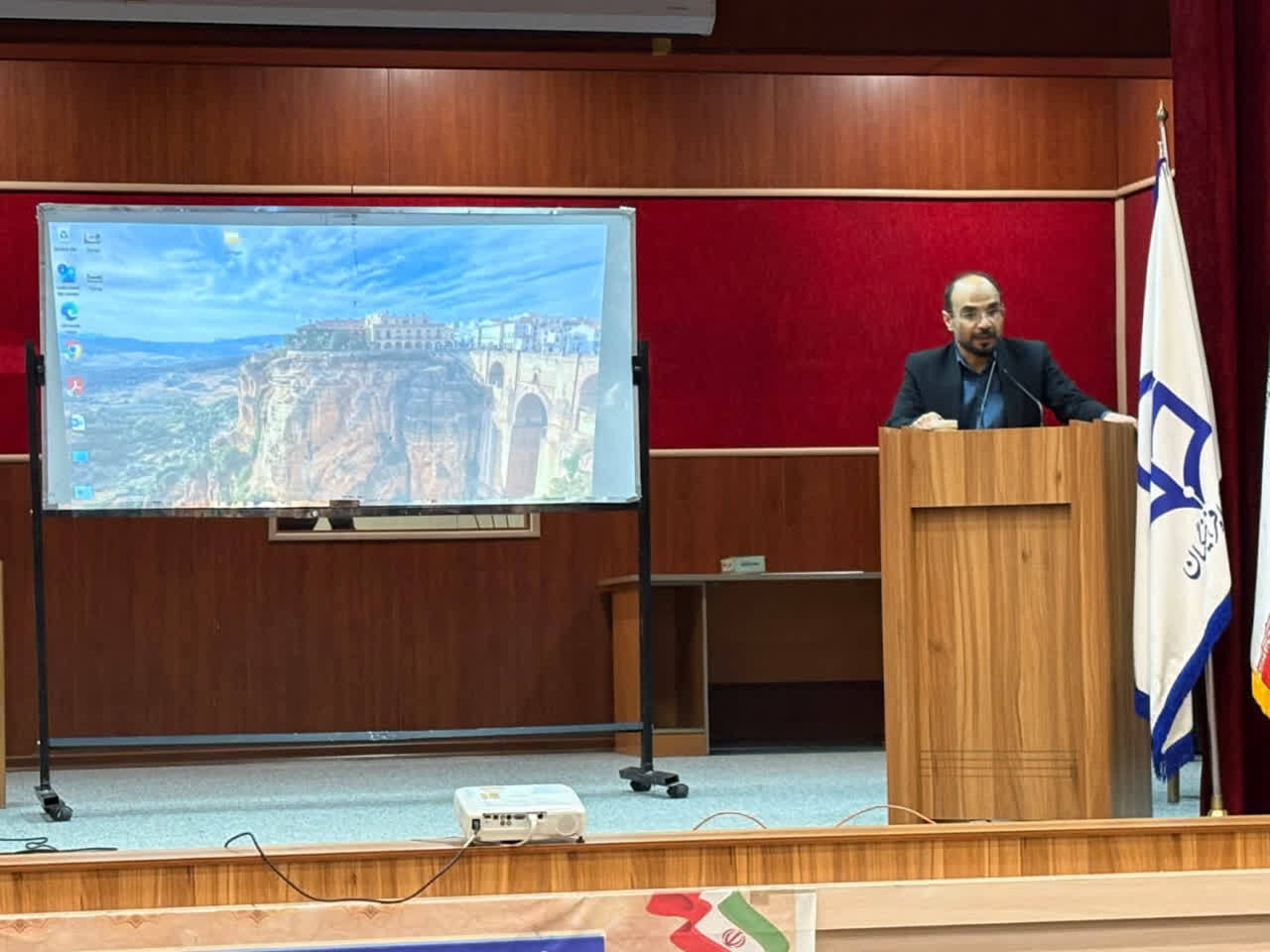 برگزاری دوره آموزشی ارزیابی شایستگی‌های معلمی داوطلبان ورود به دانشگاه فرهنگیان در دانشکده علوم اجتماعی و هنر