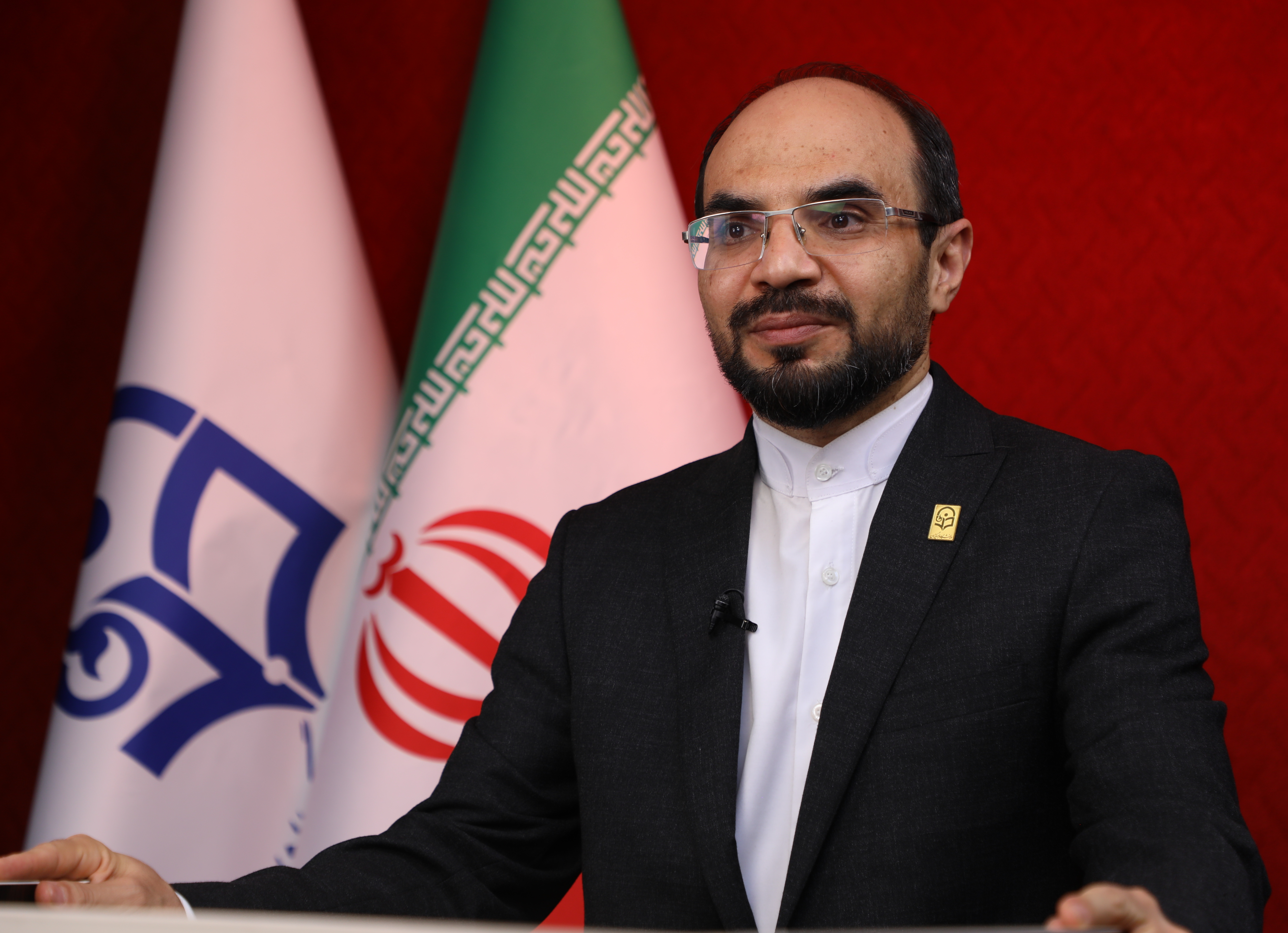 توضیحات ساجد یعقوب نژاد سرپرست مرکز نظارت،ارزیابی و تضمین کیفیت و سخنگوی دانشگاه فرهنگیان درخصوص صدور احکام ریاست هفت تن از رؤسای دانشگاه های فرهنگیان استان ها برای نخستین بار از سوی شورای عالی انقلاب فرهنگی در مسیر استقرار ساختار جدید دانشگاه فرهنگیان