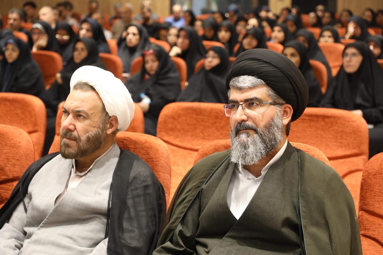 مراسم بزرگداشت رهبر شهید انقلاب، حضرت آیت‌الله العظمی امام خامنه‌ای(ره) و شهدای خانواده ایشان در سازمان مرکزی دانشگاه فرهنگیان