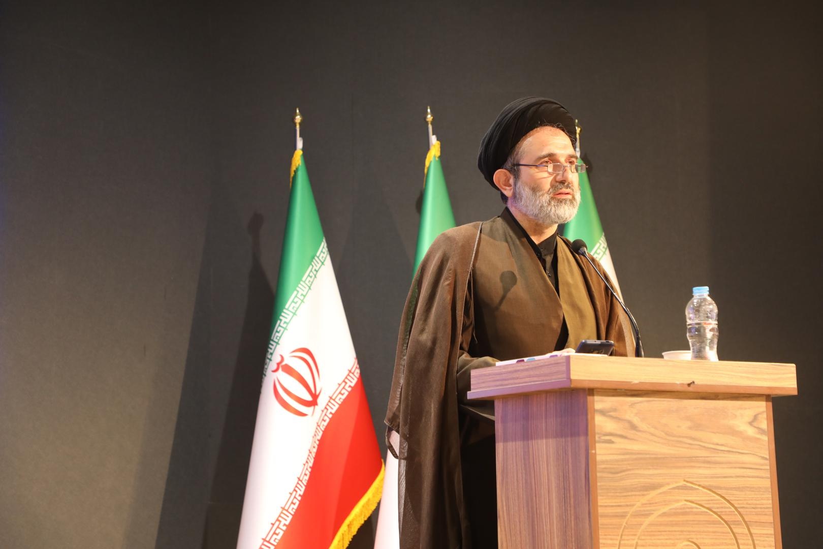 مراسم بزرگداشت رهبر شهید انقلاب، حضرت آیت‌الله العظمی امام خامنه‌ای(ره) و شهدای خانواده ایشان در سازمان مرکزی دانشگاه فرهنگیان