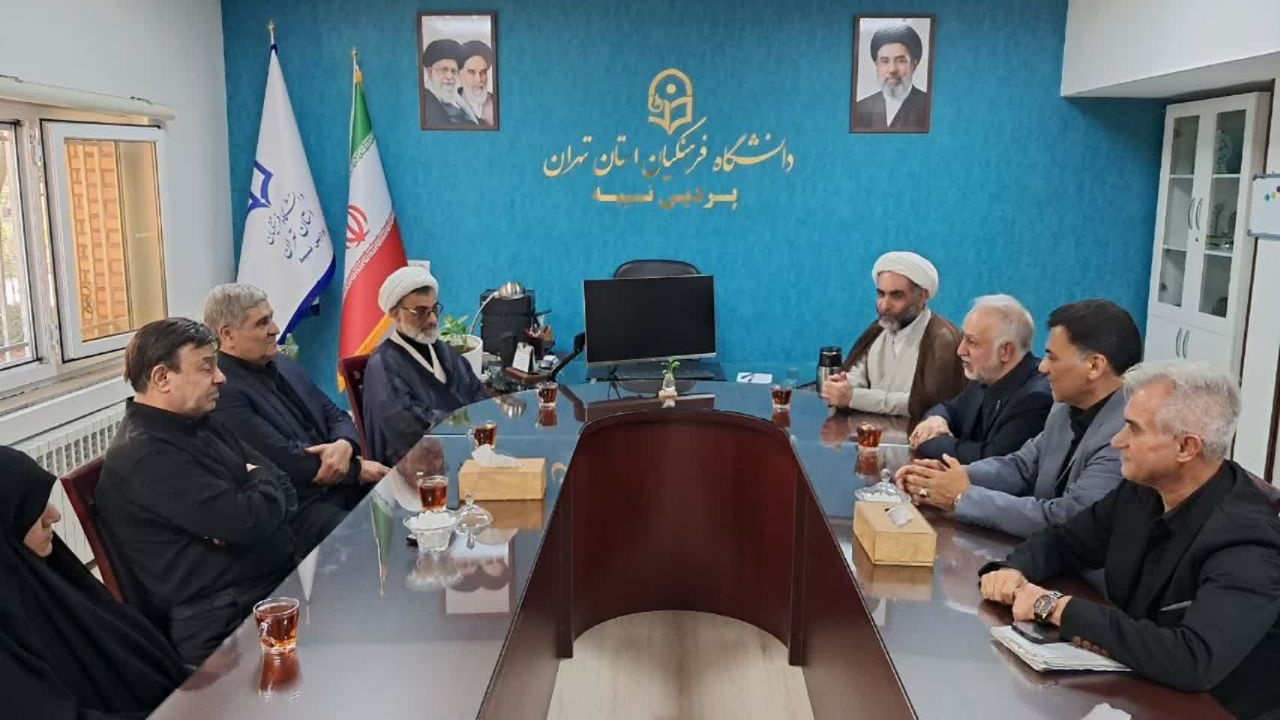 جلسه هماهنگی و هم‌افزایی میزبانی از زائران بدرقه امام شهید با حضور حجت الاسلام و المسلمین عبدالحسین خسرو پناه دبیر شورای‌عالی انقلاب فرهنگی