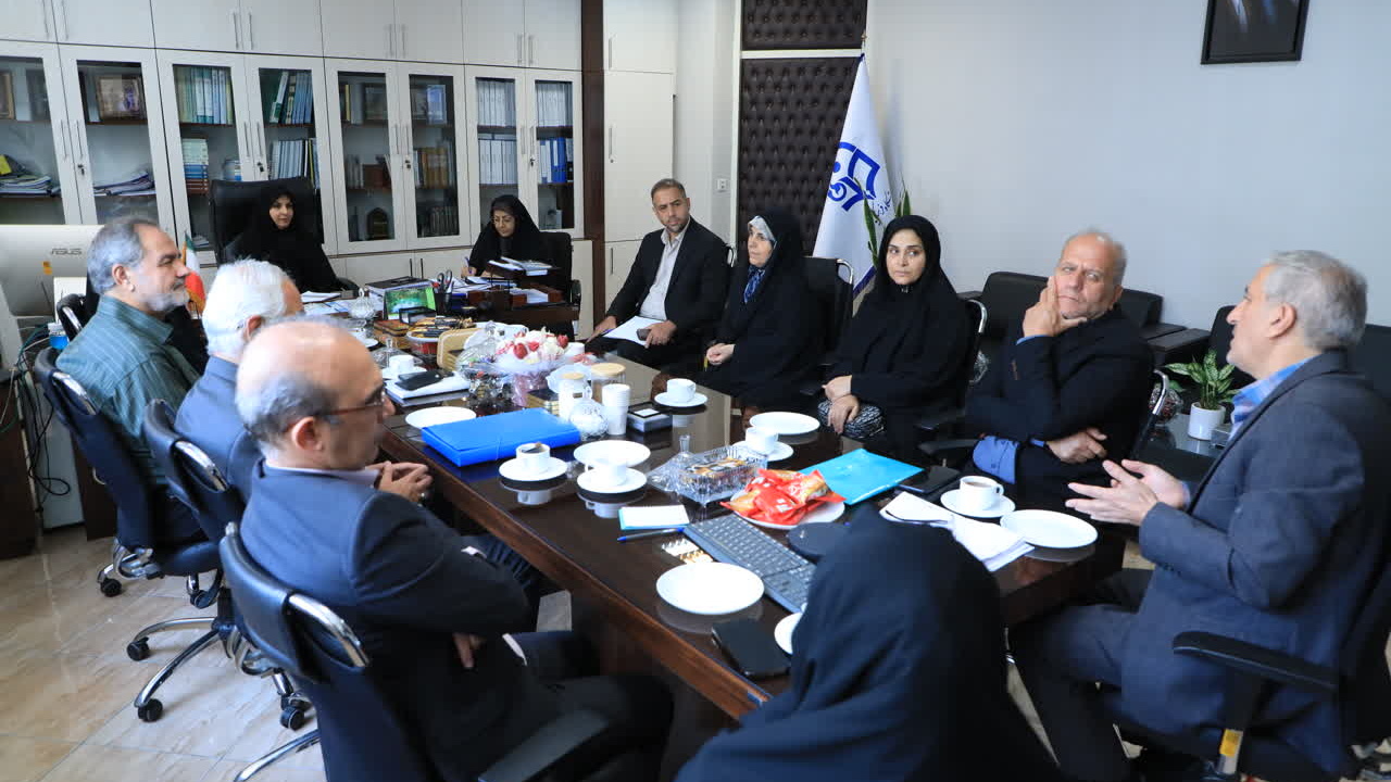 برگزاری نشست مشترک اعضای کانون بازنشستگان دانشگاه با معاونت برنامه‌ریزی و توسعه منابع