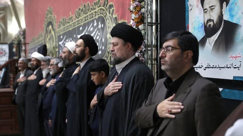دیدار آیت الله سیدحسن خمینی با خانواده شهدای دانشگاه / امضای تفاهمنامه همکاری فرهنگی با آستان مقدس امام راحل (ره)