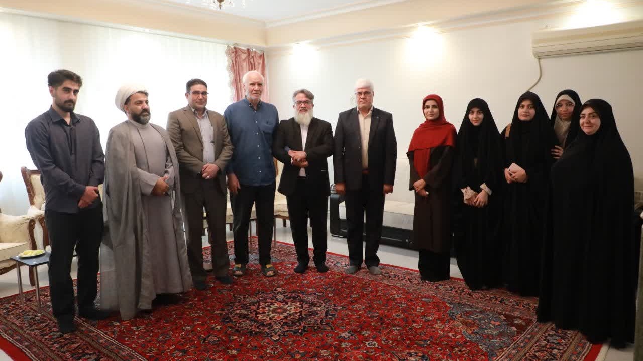 دیدار و تجلیل مسئولان دانشگاه فرهنگیان از خانواده شهید والامقام، همایون حاج‌علی‌بیگی