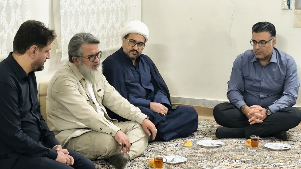 دیدار مدیرکل امور شاهد و ایثارگران دانشگاه فرهنگیان با جانباز فرهنگی بازنشسته در آران و بیدگل