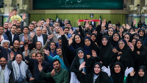 نومعلم آینده از شوق دیدار می گوید / پای درس ولایت در مسیر عشق