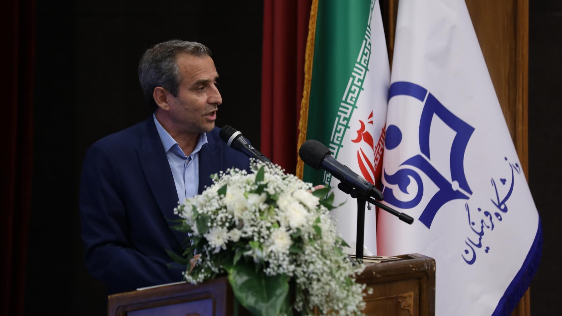 معاون وزیر علوم، تحقیقات و فناوری:

مرجعیت علمی از فعالیت استاد، دانشجو و کار پژوهشی نوآورانه آغاز می شود