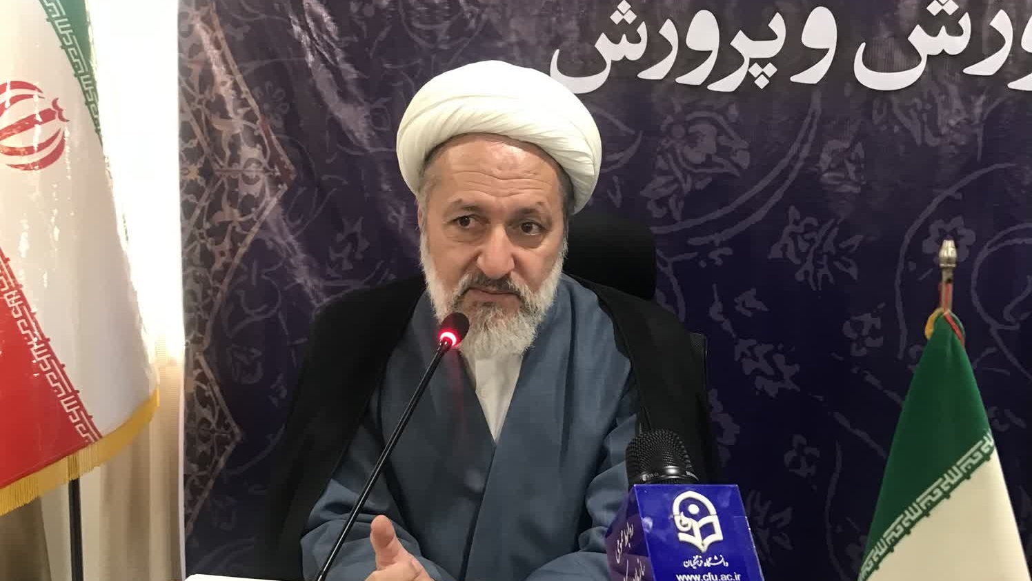 حجت الاسلام و المسلمین علی تقوی در نشست مدیران استانی:

دانشجومعلمان عبودیت را به باور و کار خود سرایت دهند