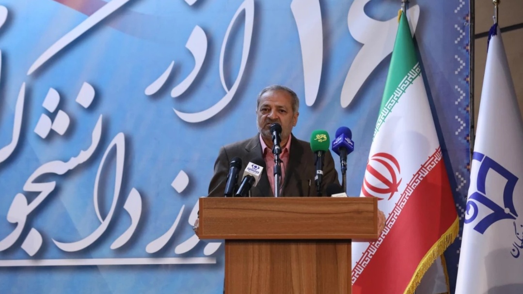 وزیر آموزش و پرورش در آیین گرامیداشت روز دانشجو در پردیس شهید چمران دانشگاه فرهنگیان: 

حفاظت و مراقبت از شئونات معلمی مهم ترین وظیفه شما