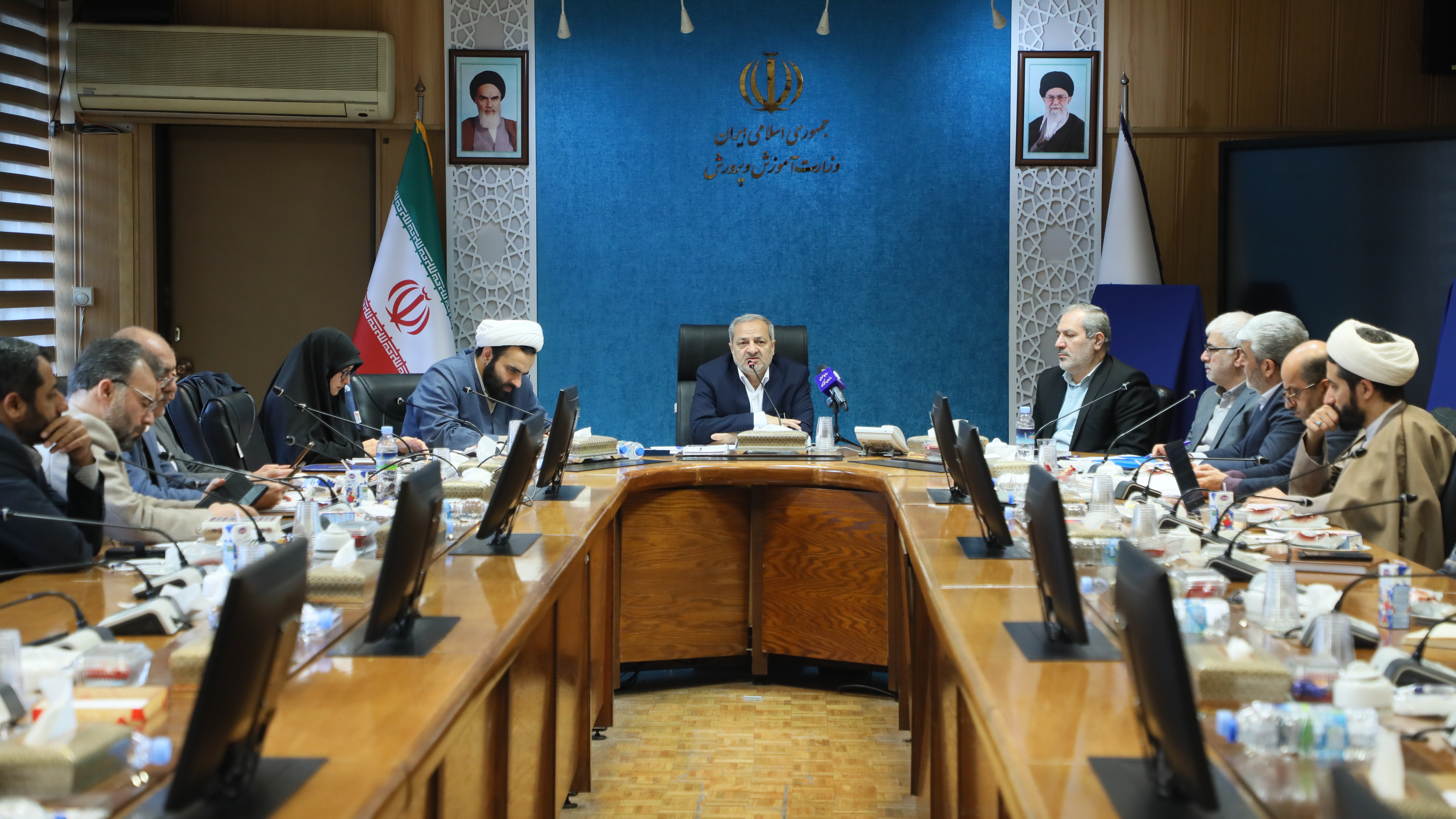 همزمان با هفته پژوهش انجام شد:

رونمایی درگاه تعلیم و تربیت نظام ایده ها و نیازها (نان)