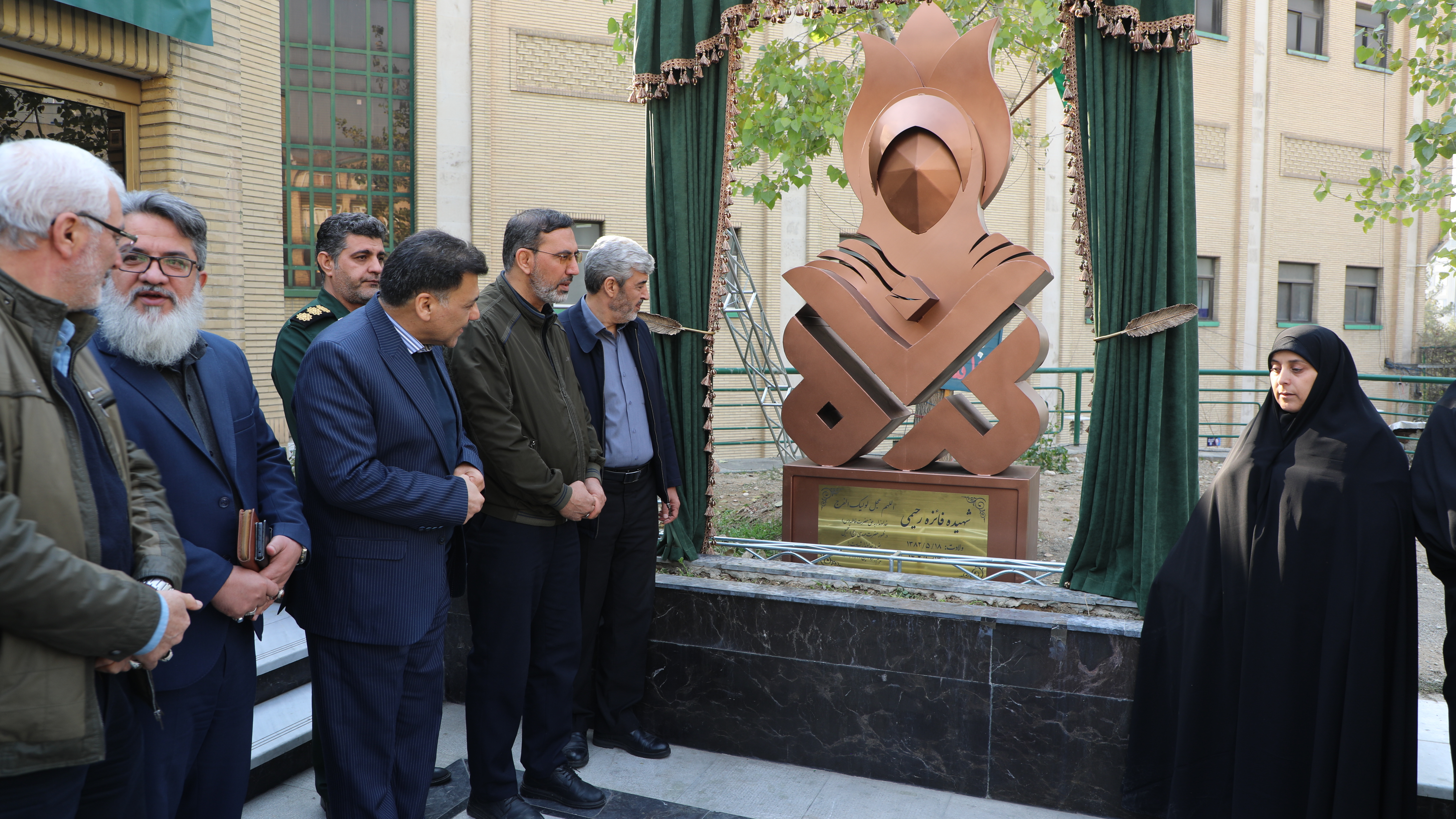 در پردیس نسیبه تهران انجام شد:

رونمایی از یادمان شهیده فائزه رحیمی دانشجومعلم دانشگاه فرهنگیان