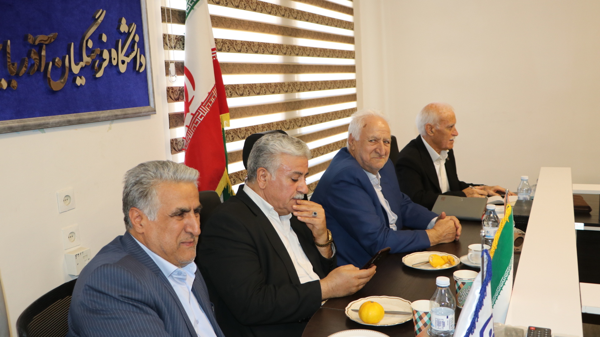 نشست رئیس دانشگاه فرهنگیان آذربایجان شرقی با خیرین و معتمدین استان برگزار شد