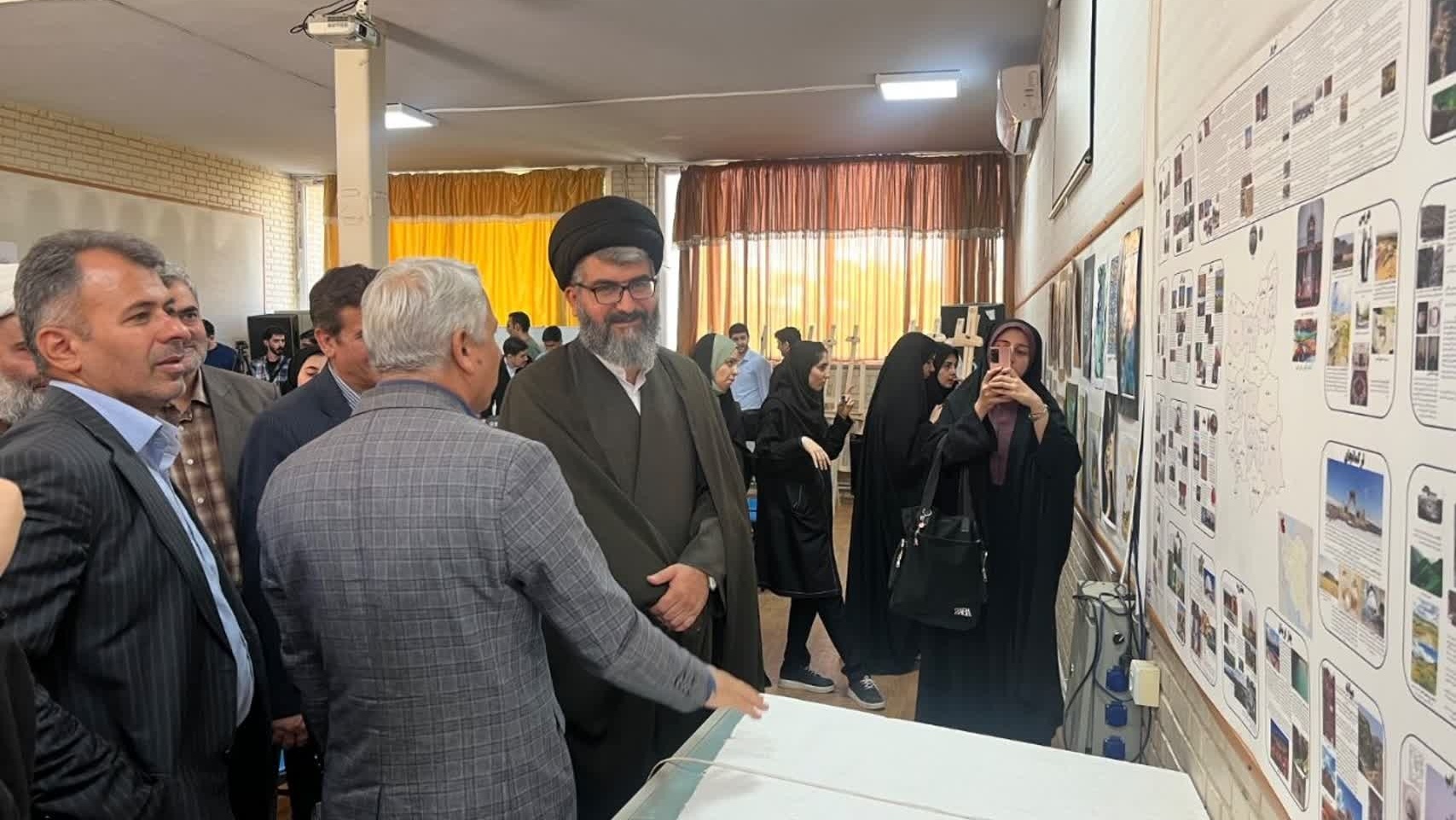 تجهیز و توسعه کارگاه های هنر دانشگاه فرهنگیان استان قزوین با حضور معاون پژوهش و فناوری دانشگاه فرهنگیان