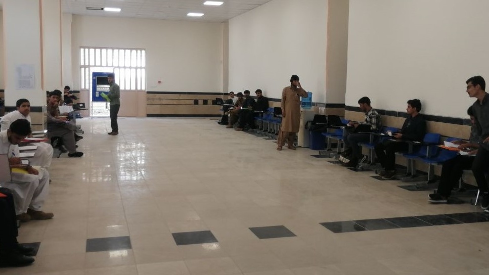 بازدید مدیرکل آموزش وپرورش سیستان  و بلوچستان از روند ارزیابی داوطلبان ورود به دانشگاه فرهنگیان استان