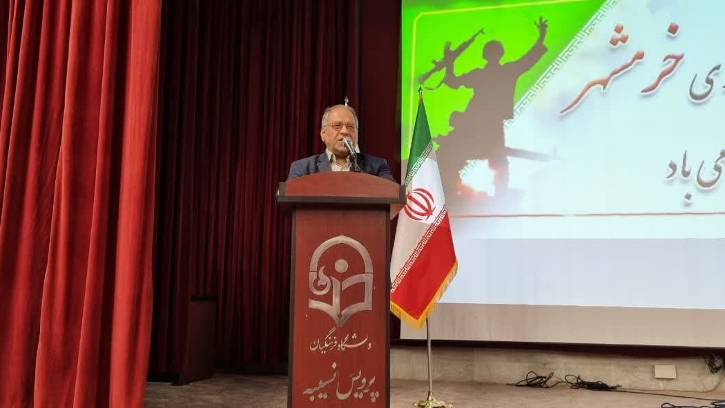 جلوه های تربیتی و مدیریتی سوم خرداد را در فرامین و منویات امامین انقلاب تبیین کرد