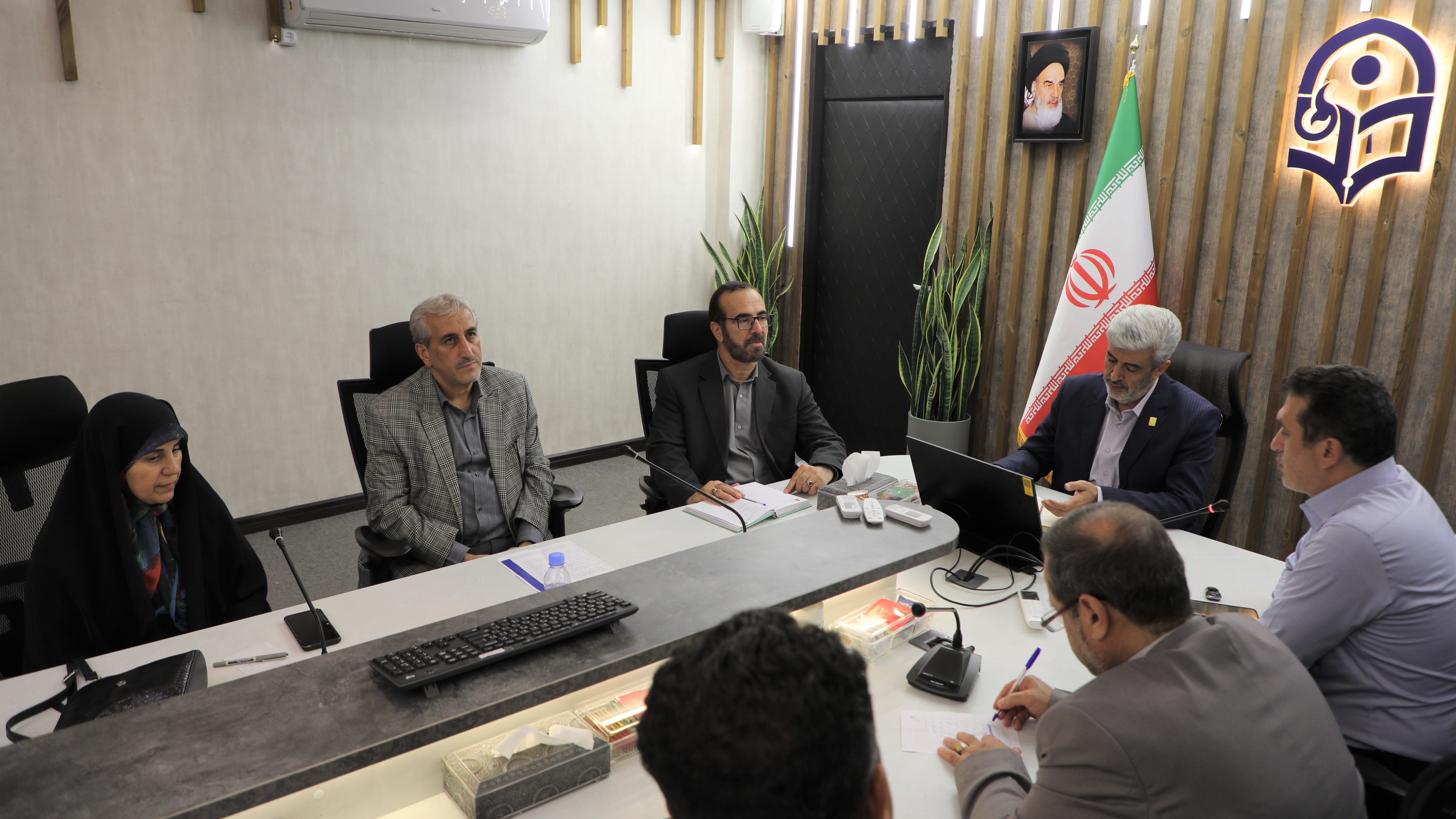 نشست نمایندگان بازنشستگان دانشگاه فرهنگیان با رئیس دانشگاه و نماینده وزیر آموزش و پرورش