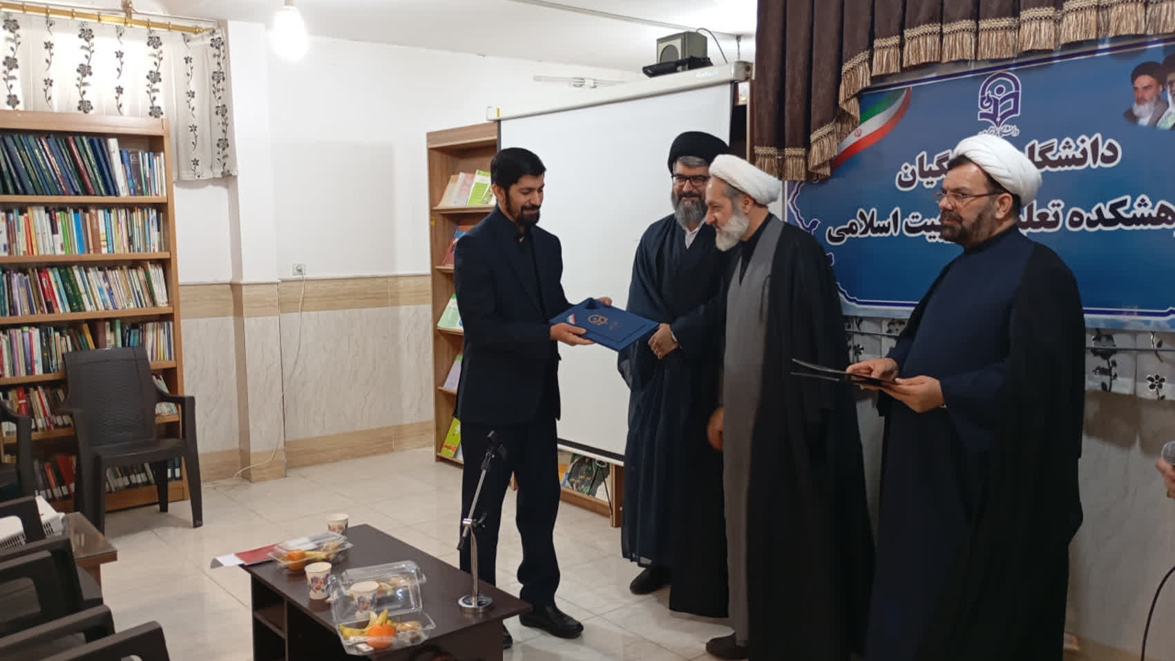 تکریم و معارفه رئیس پژوهشکده تعلیم و تربیت اسلامی دانشگاه فرهنگیان