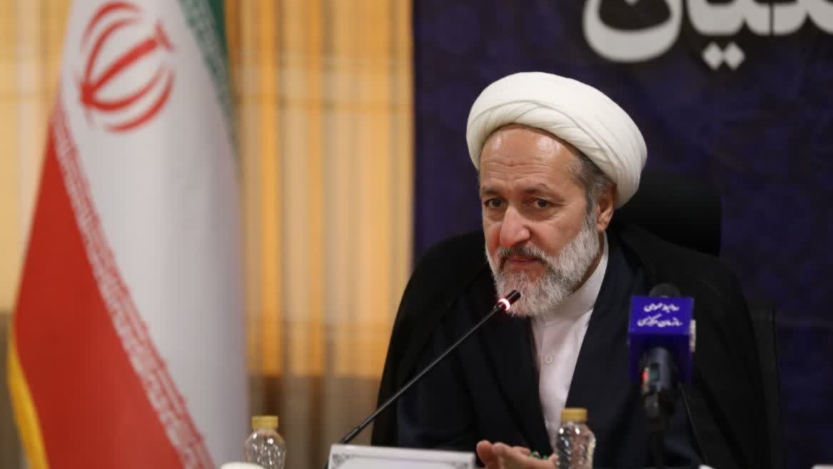 تأکید بر هویت محوری، نقش استادان و مبانی توحیدی در تربیت مقاومتی دانشجومعلمان