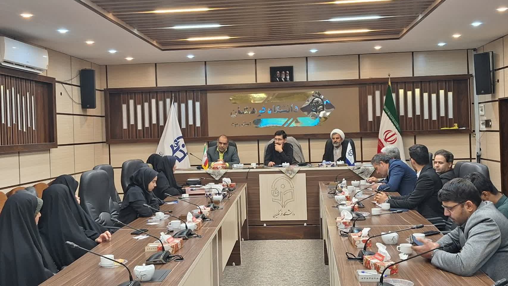 نشست قرارگاه جهادی فرهنگ، رسانه و اقدامات اجتماعی دانشگاه فرهنگیان استان یزد