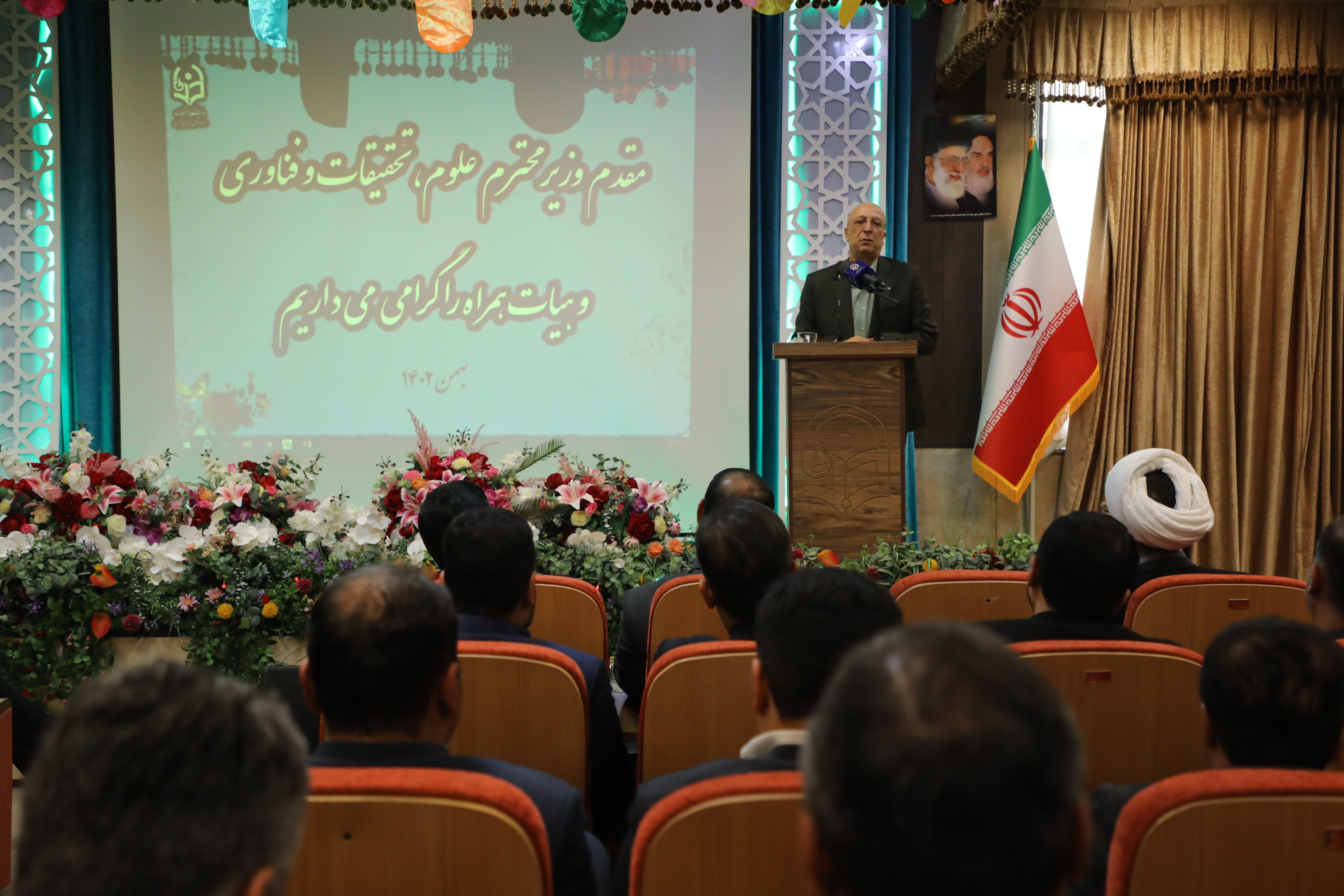 وزیر علوم، تحقیقات و فناوری در مراسم تودیع و معارفه رئیس دانشگاه فرهنگیان

معلمی یک تخصص جدی است