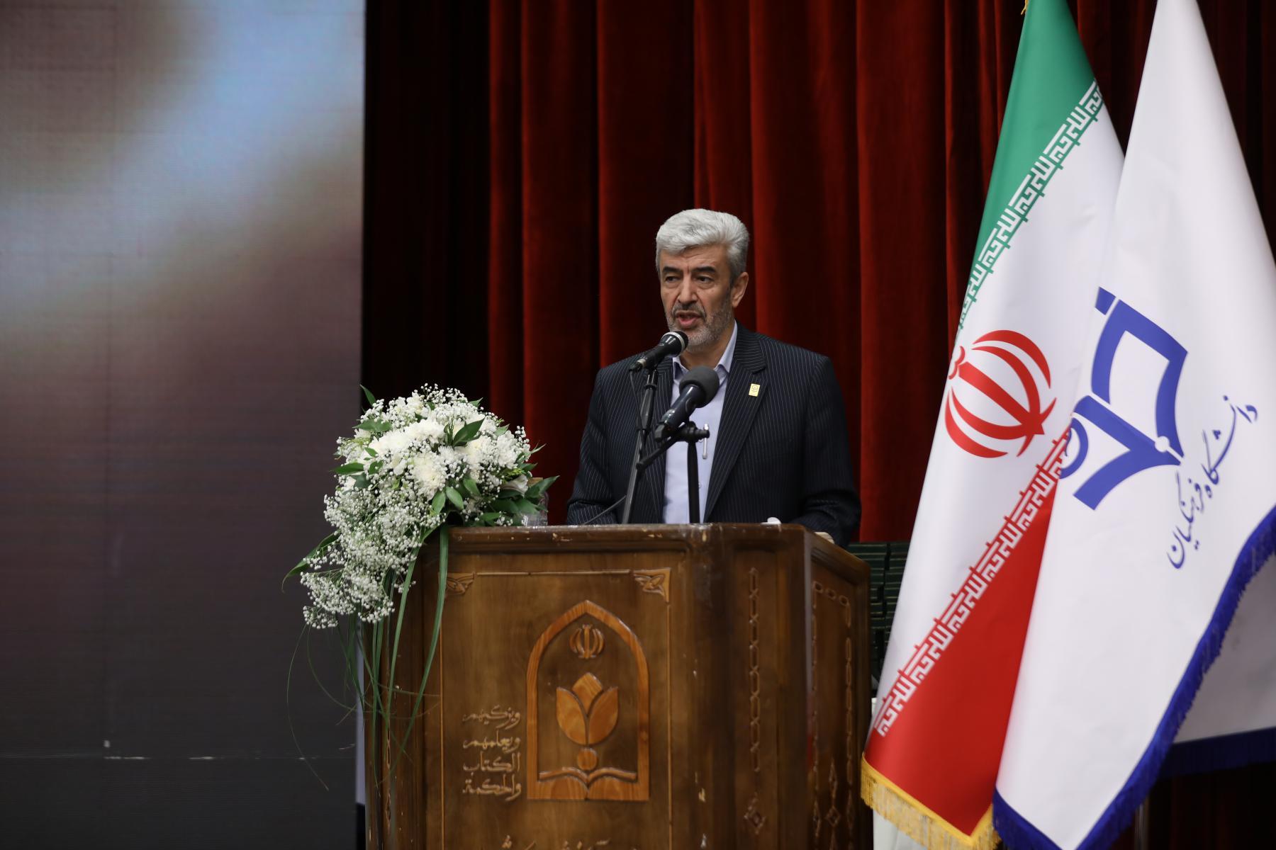 رییس دانشگاه فرهنگیان:

لزوم برنامه ریزی پژوهشی در راستای مرجعیت علمی تعلیم و تربیت اسلامی / اهتمام در جهت اجرای راتبه معلمی و جذب