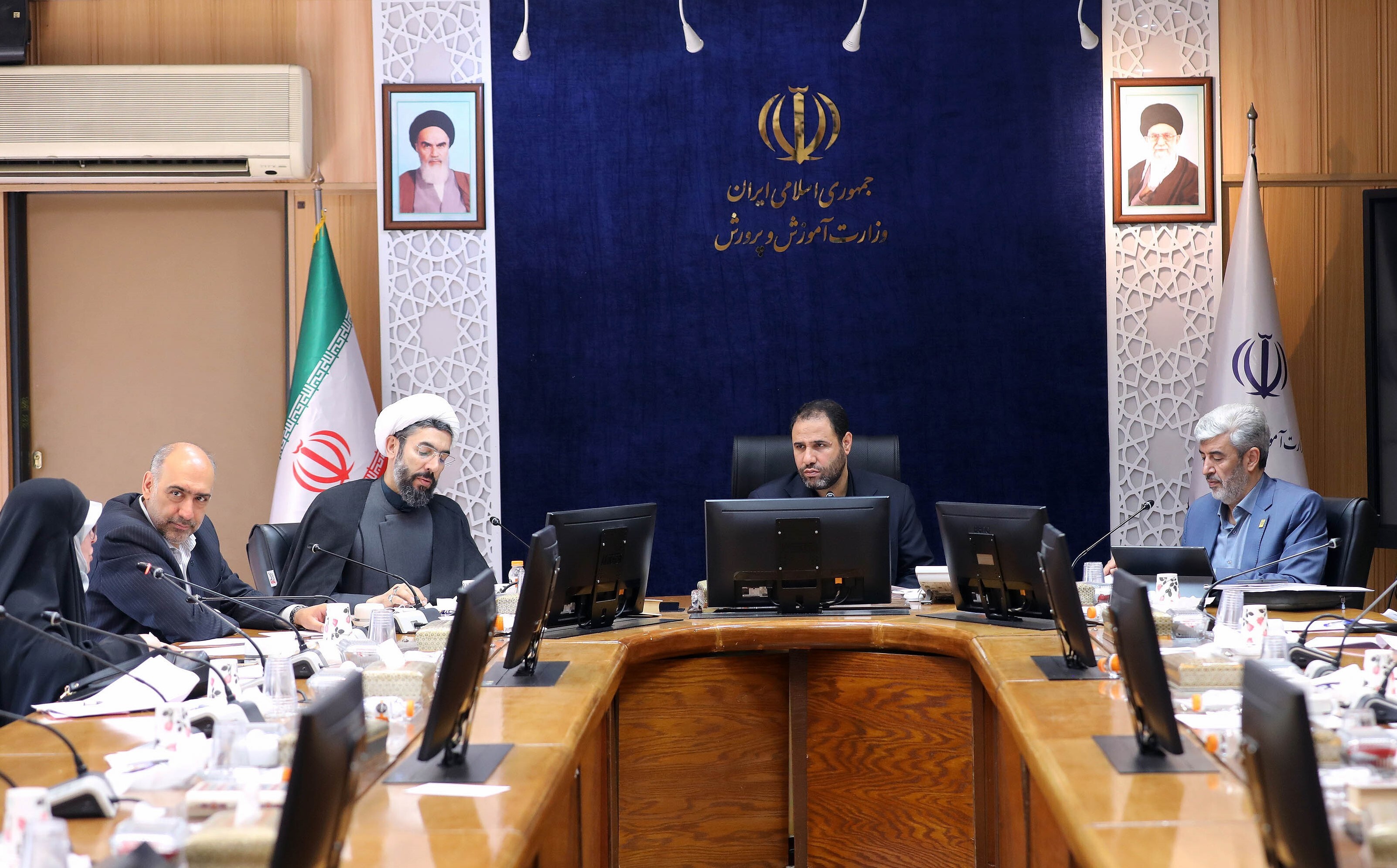 اقدامات تحولی دانشگاه فرهنگیان با حمایت های ویژه شهید رییسی، احیاگر تربیت معلم

برگزاری اولین جلسه هیات مرکزی جذب اعضای هیات علمی دانشگاه