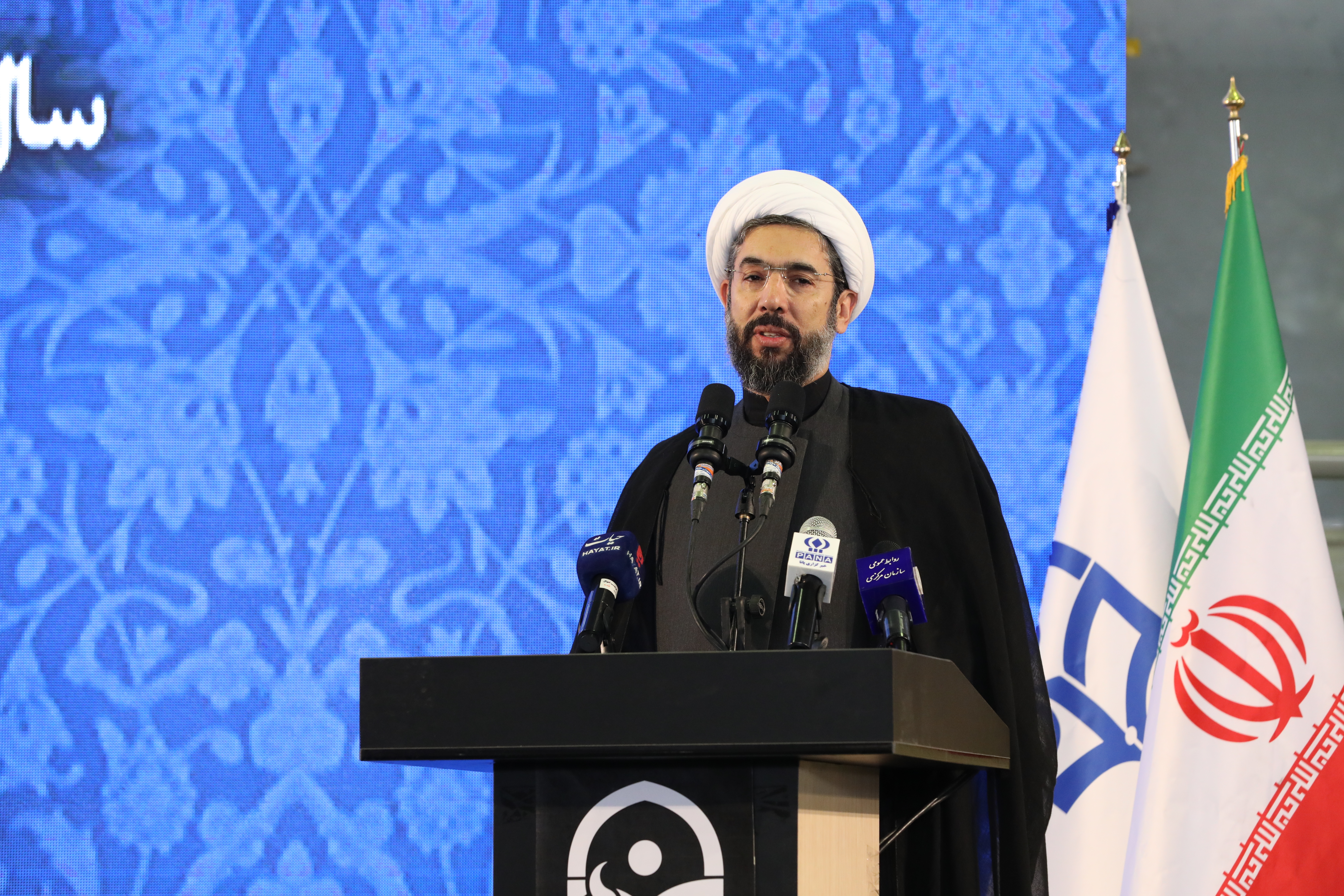 رئیس نهاد نمایندگی مقام معظم رهبری در دانشگاه ها در مراسم استقبال از نو دانشجومعلمان:

دانشگاه فرهنگیان کلیدی ترین عنصر آموزش و پرورش است