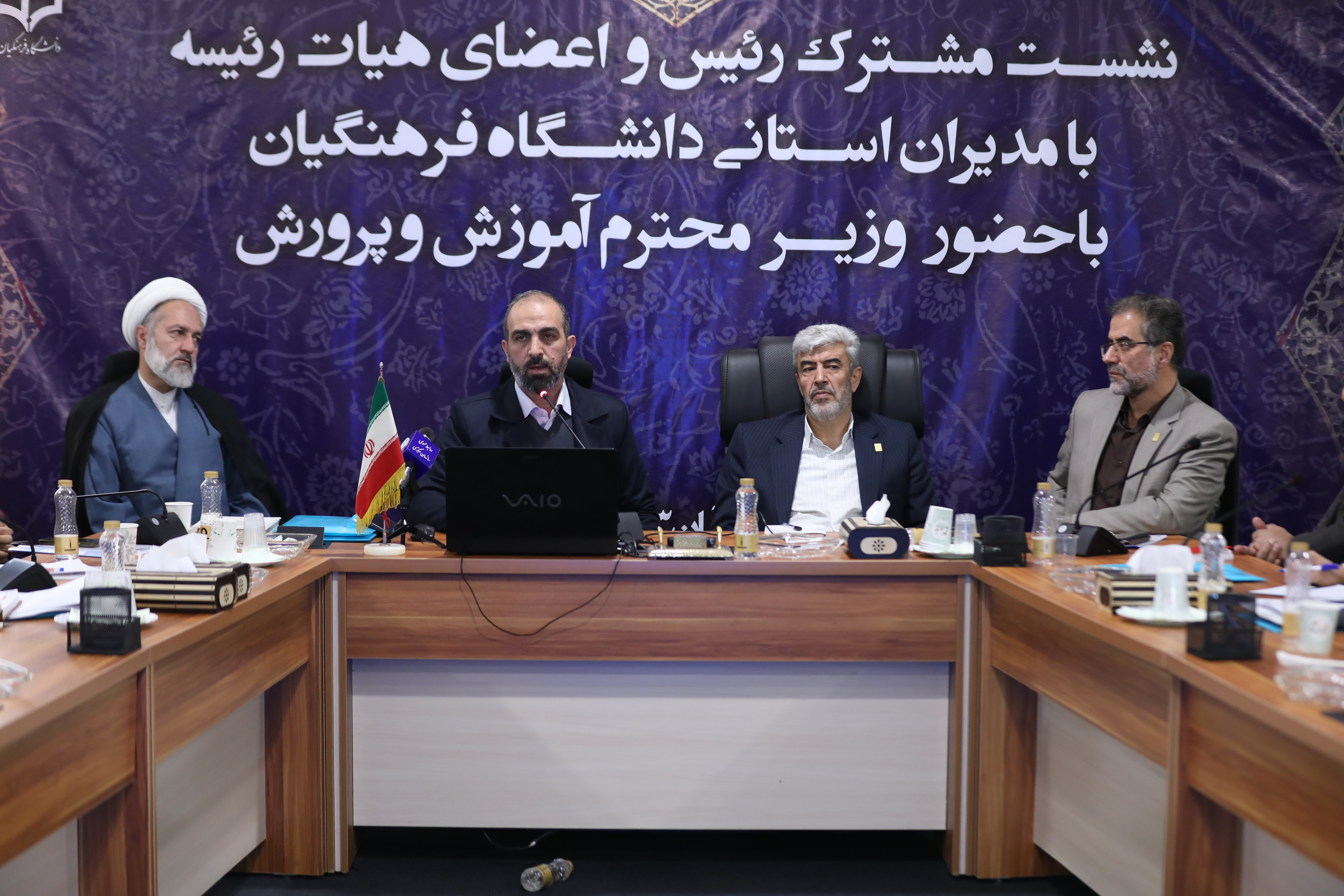  معاون امور آموزشی و پژوهش سازمان پدافند غیر عامل:

جامعه فرهنگیان خط مقدم پدافند غیرعامل کشور