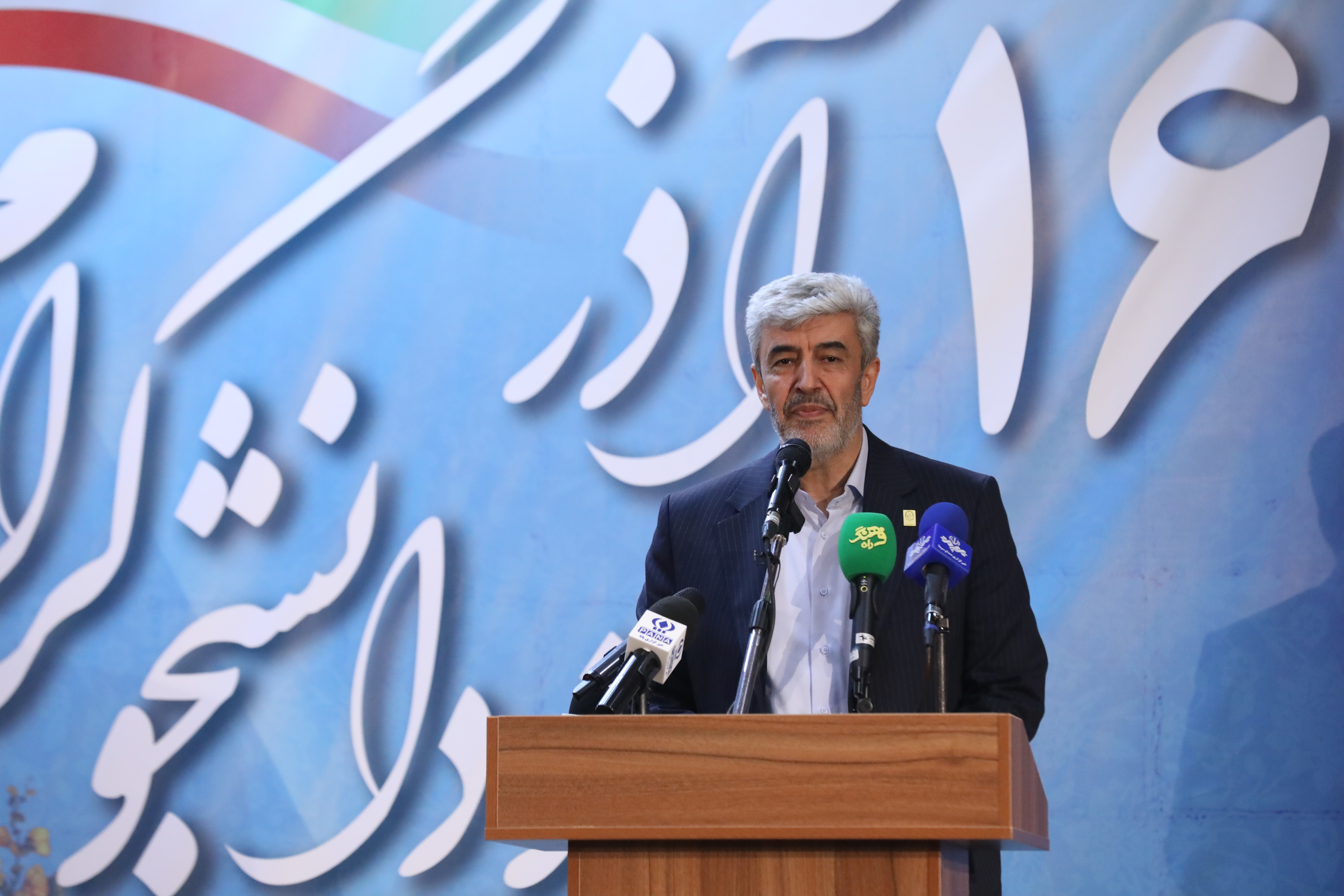 رئیس دانشگاه فرهنگیان در آیین گرامیداشت روز دانشجو:

محور تمام برنامه های دانشگاه فرهنگیان دانشجومعلمان هستند
