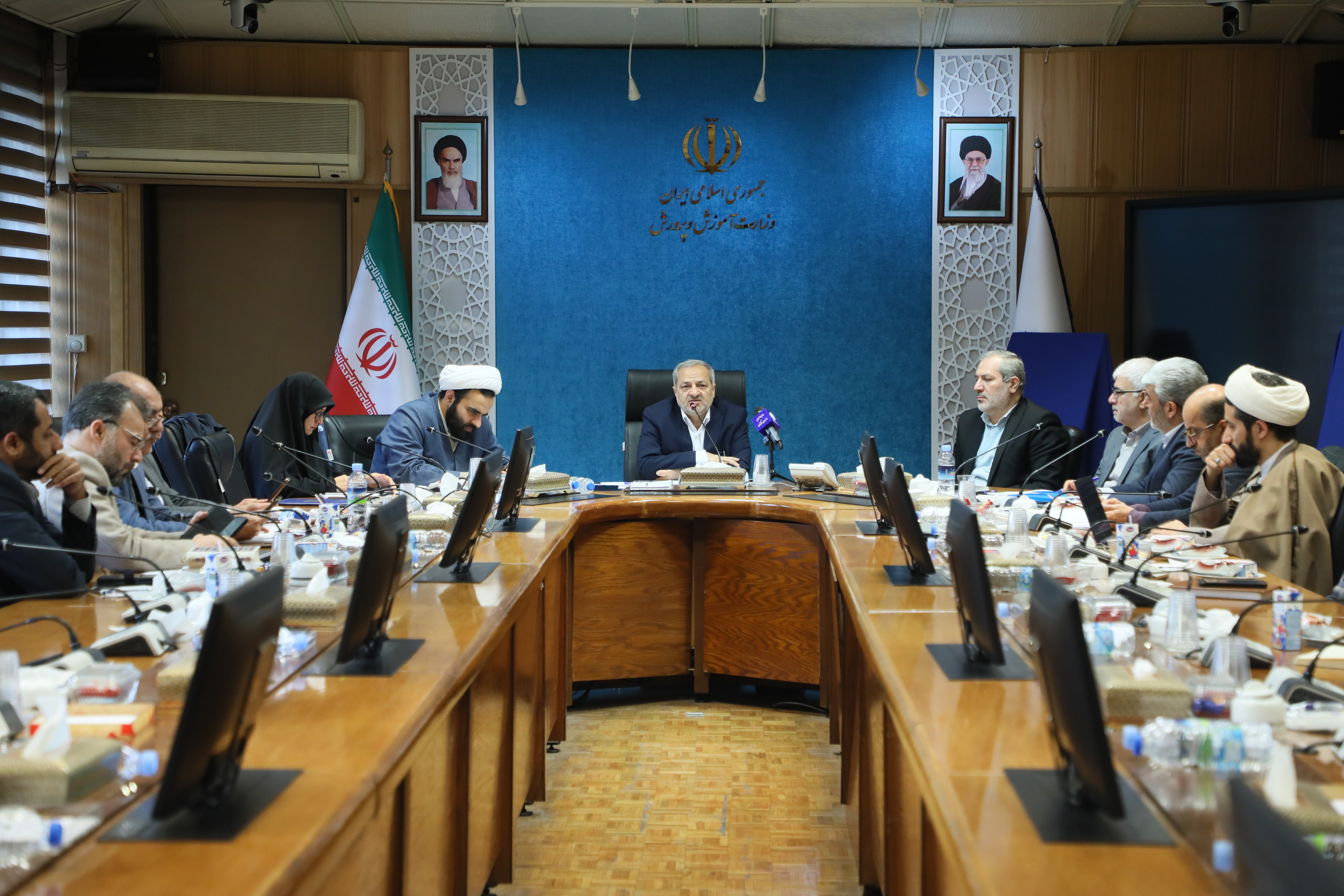 همزمان با هفته پژوهش انجام شد:

رونمایی درگاه تعلیم و تربیت نظام ایده ها و نیازها (نان)