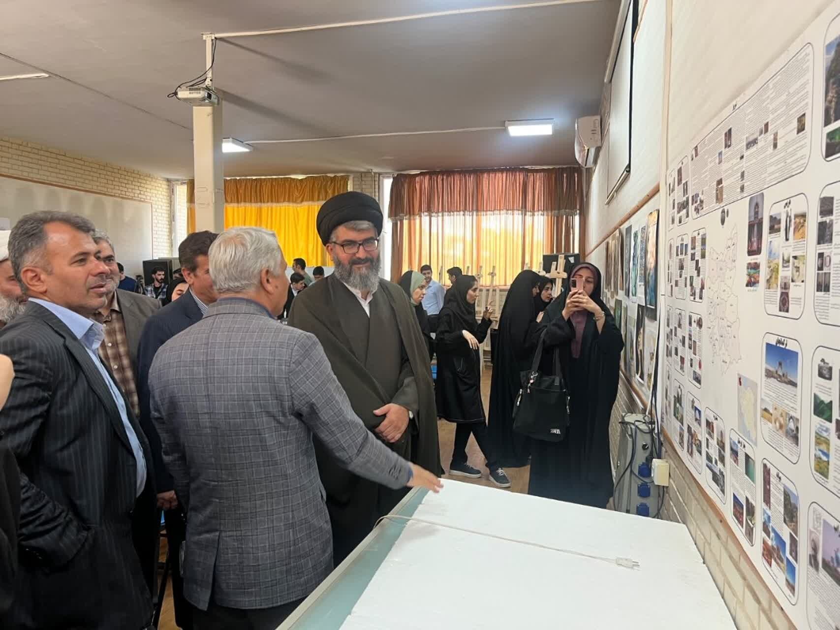 تجهیز و توسعه کارگاه های هنر دانشگاه فرهنگیان استان قزوین با حضور معاون پژوهش و فناوری دانشگاه فرهنگیان