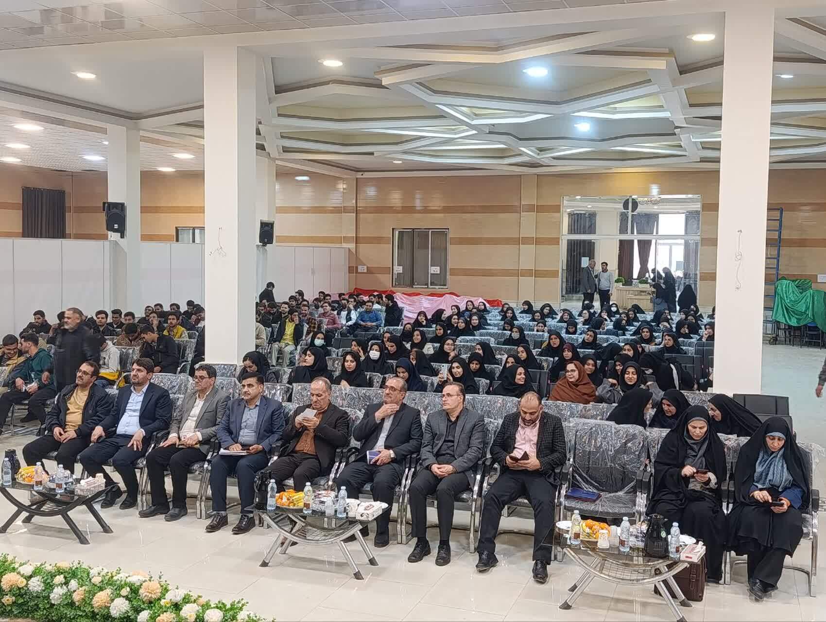 مراسم گرامیداشت روز دانشجو در مرکز امام خمینی(ره) کاشان برگزار شد