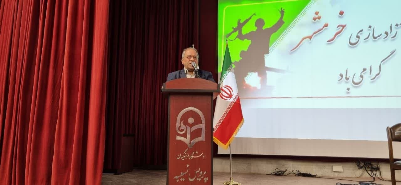 جلوه های تربیتی و مدیریتی سوم خرداد را در فرامین و منویات امامین انقلاب تبیین کرد