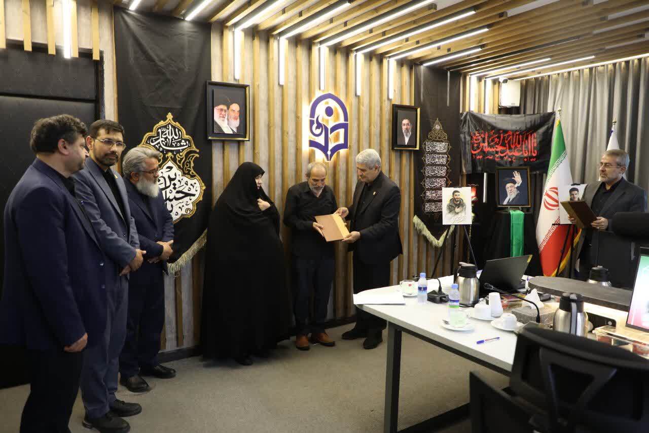 تجلیل از خانواده معزز شهدای دانشجو معلم امیرحسین سلجوقی و امیر محمد اسمعیل لو
