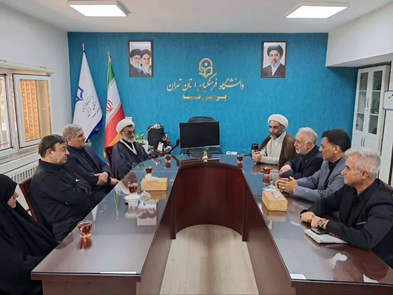 جلسه هماهنگی و هم‌افزایی میزبانی از زائران بدرقه امام شهید با حضور حجت الاسلام و المسلمین عبدالحسین خسرو پناه دبیر شورای‌عالی انقلاب فرهنگی