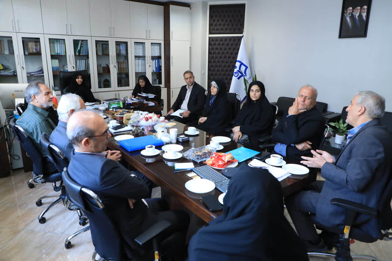 برگزاری نشست مشترک اعضای کانون بازنشستگان دانشگاه با معاونت برنامه‌ریزی و توسعه منابع