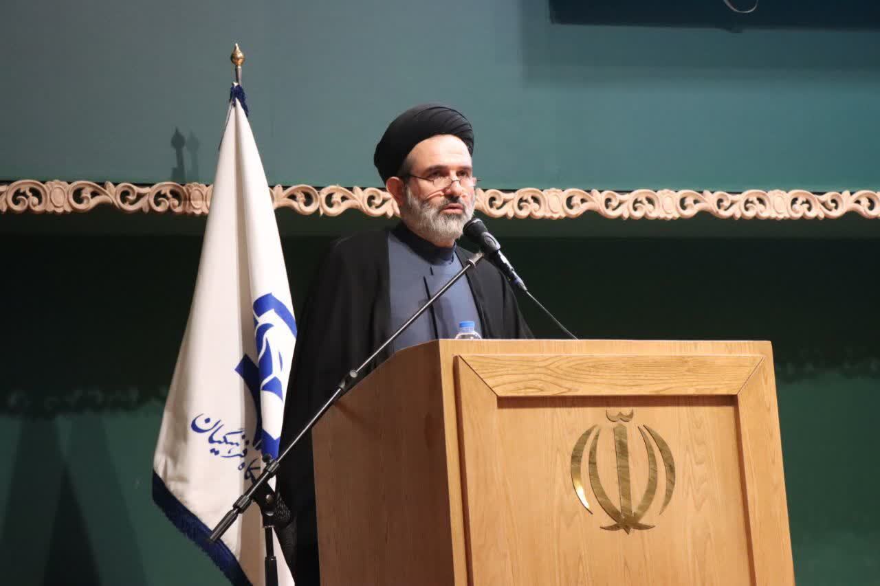 تفاوت اصلی دانشگاه فرهنگیان با سایر دانشگاه‌ها در زیست شبانه‌روزی با رویکرد تربیتی و مدرسه‌محوری است