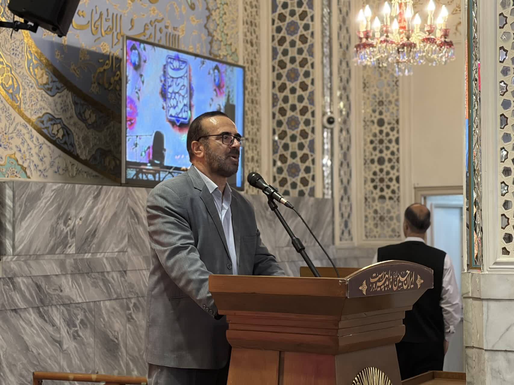 معلم، مربیِ روح و معمار تمدن نوین اسلامی است
