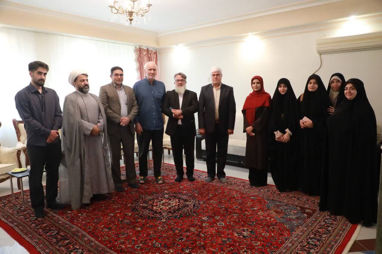 دیدار و تجلیل مسئولان دانشگاه فرهنگیان از خانواده شهید والامقام، همایون حاج‌علی‌بیگی
