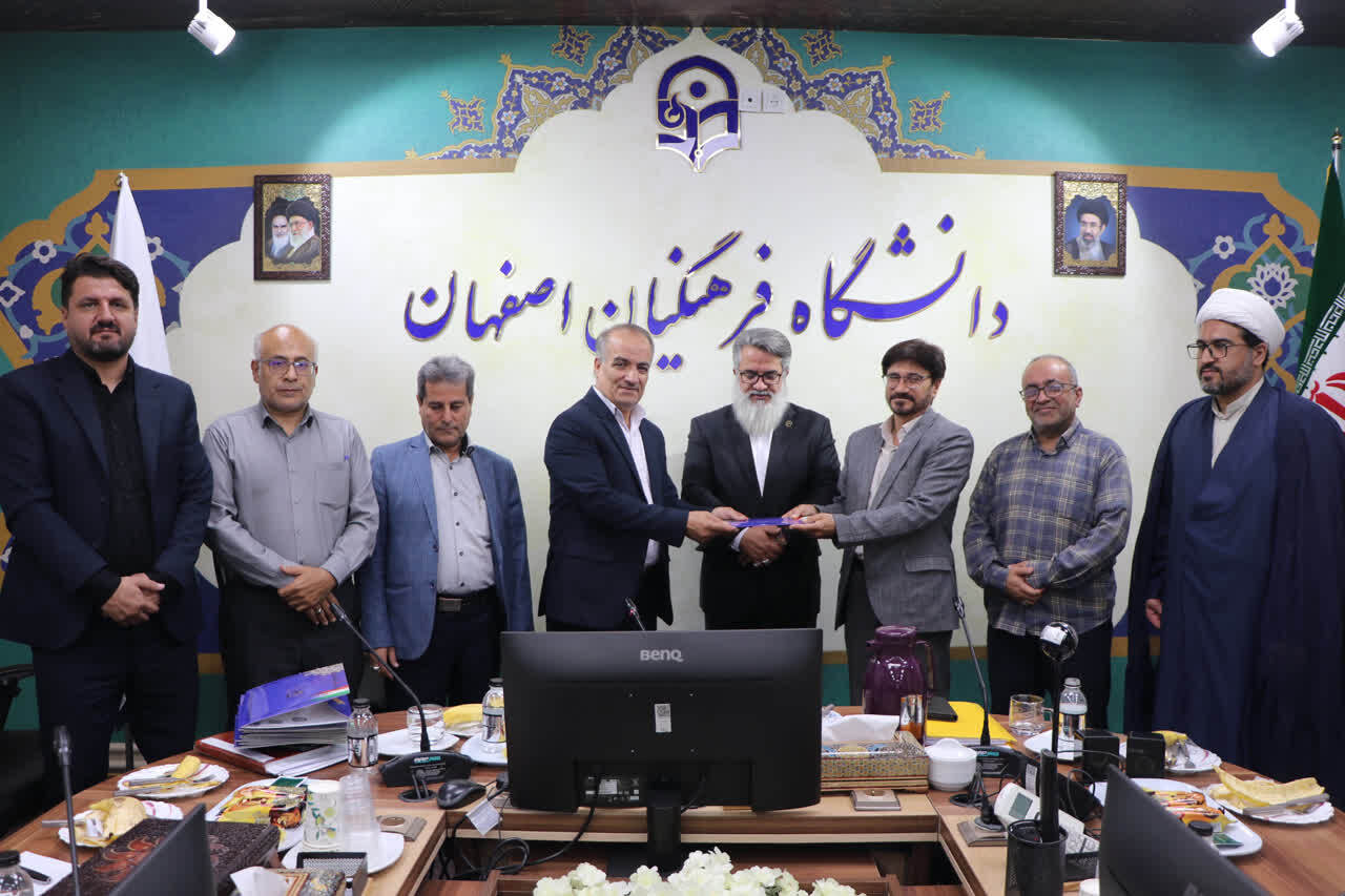 نشست صمیمی مدیر کل شاهد و ایثارگران سازمان مرکزی دانشگاه فرهنگیان با مسئولین استانی،کارشناسان و دانشجویان شاهد استان اصفهان