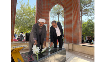 برگزاری مراسم اهتزاز پرچم مقدس جمهوری اسلامی ایران و عطرافشانی و تجدید میثاق با شهید خوشنام دانشگاه فرهنگیان یزد