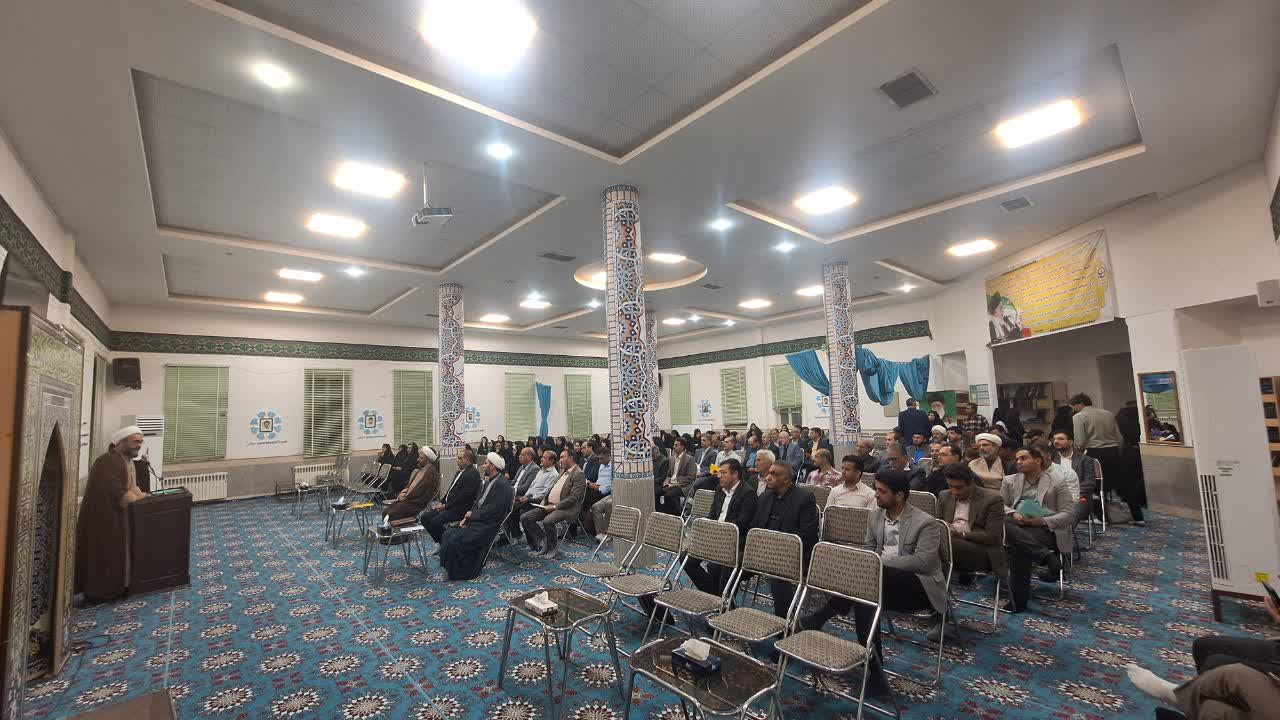 نشست هماهنگی و هم‌اندیشی اساتید گروه‌های آموزشی دانشگاه فرهنگیان یزد